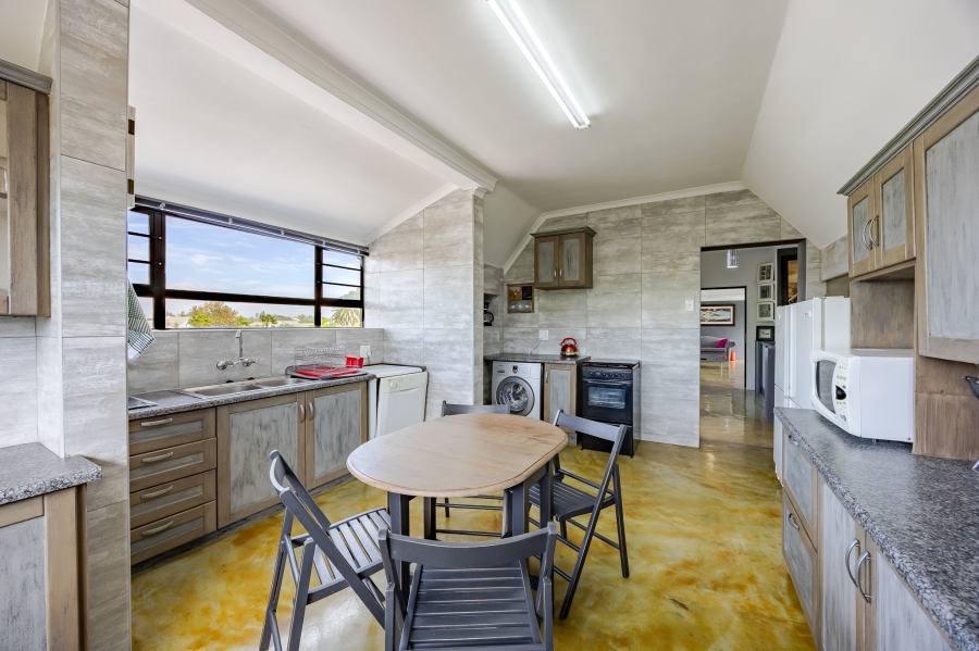 6 Bedroom Property for Sale in Flamingo Vlei Western Cape